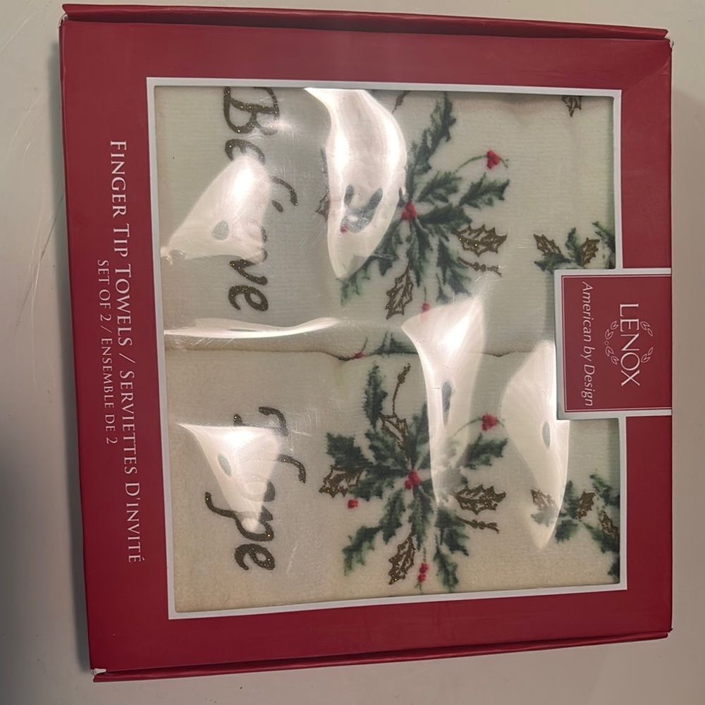 Lenox Cream and Green Holiday Decor with Classic Botanical Motifs